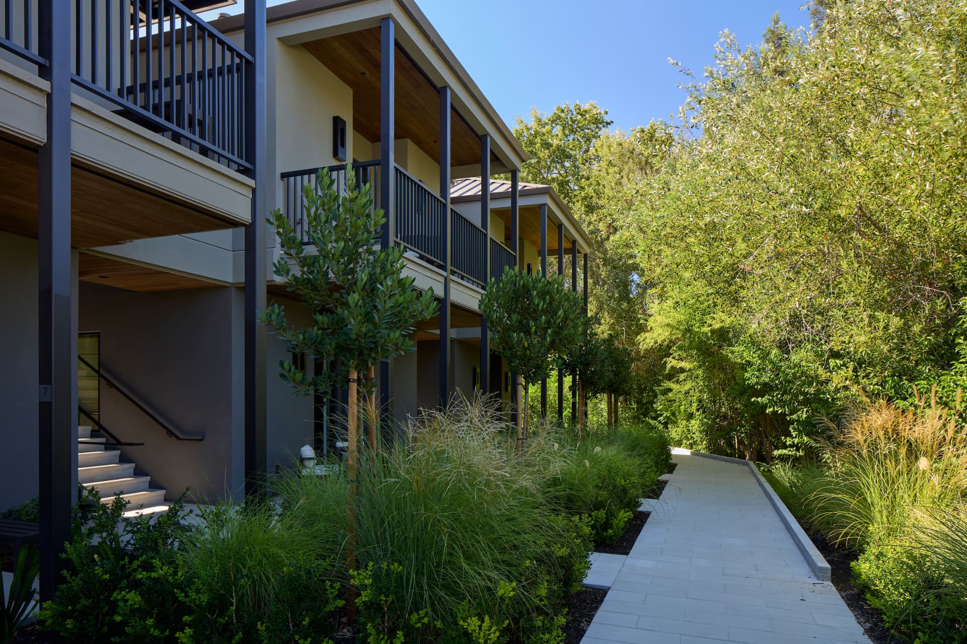 The Creekside Suites building and garden pathway at Duchamp Healdsburg.