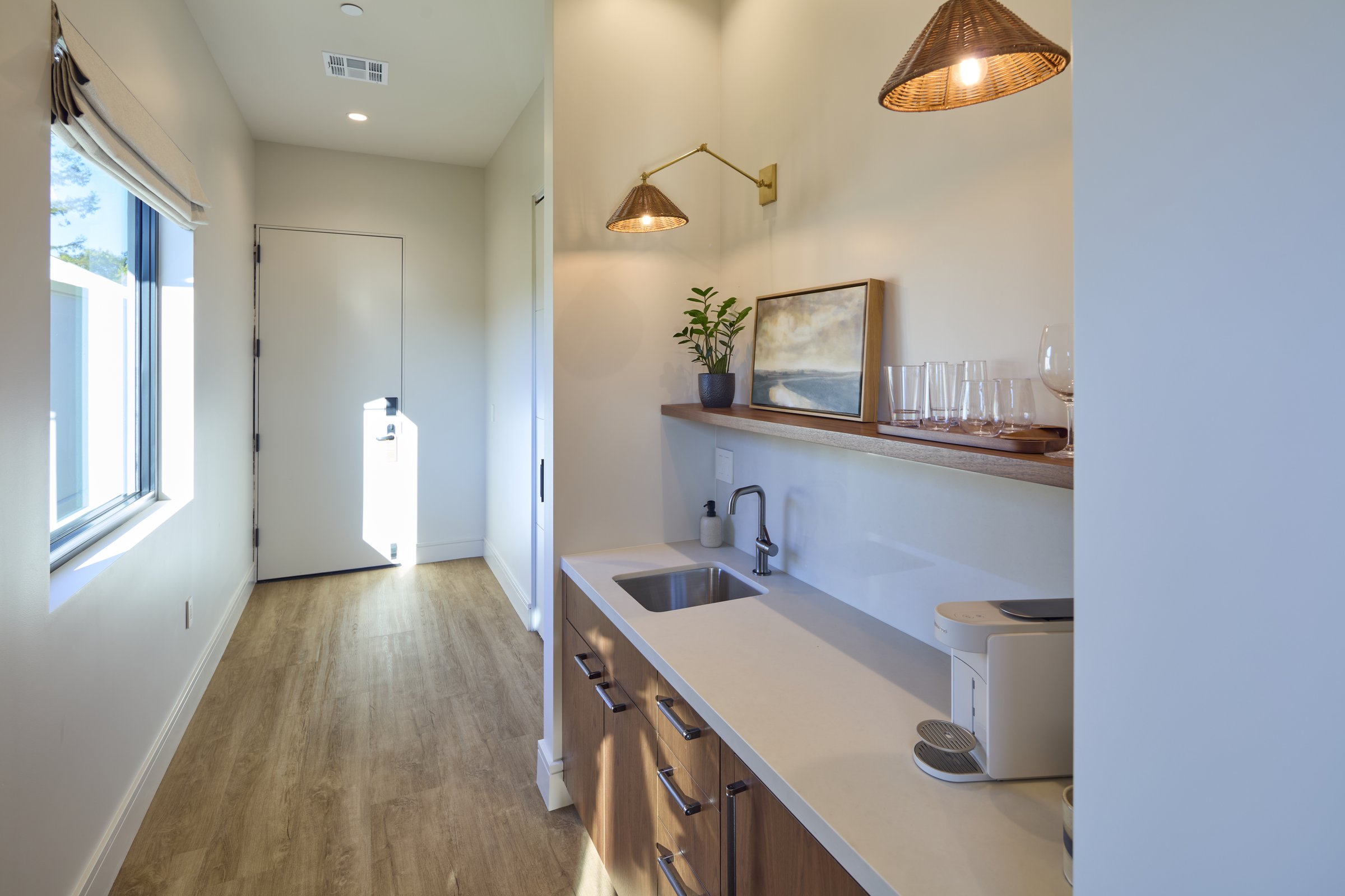 The entry and kitchenette in The Overlook Suite.