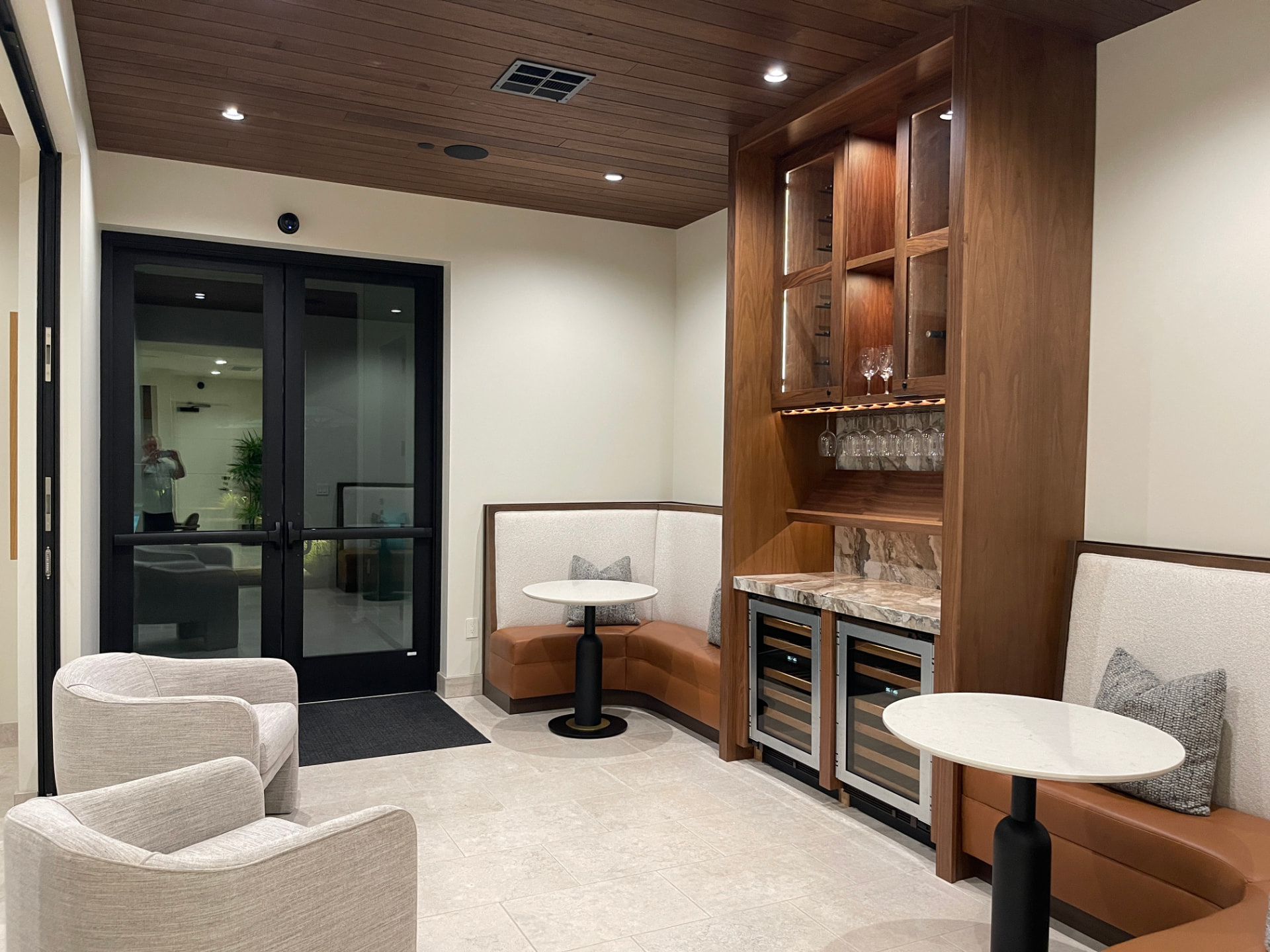The Parlor at Duchamp Healdsburg, with its wine bar and banquette seating.