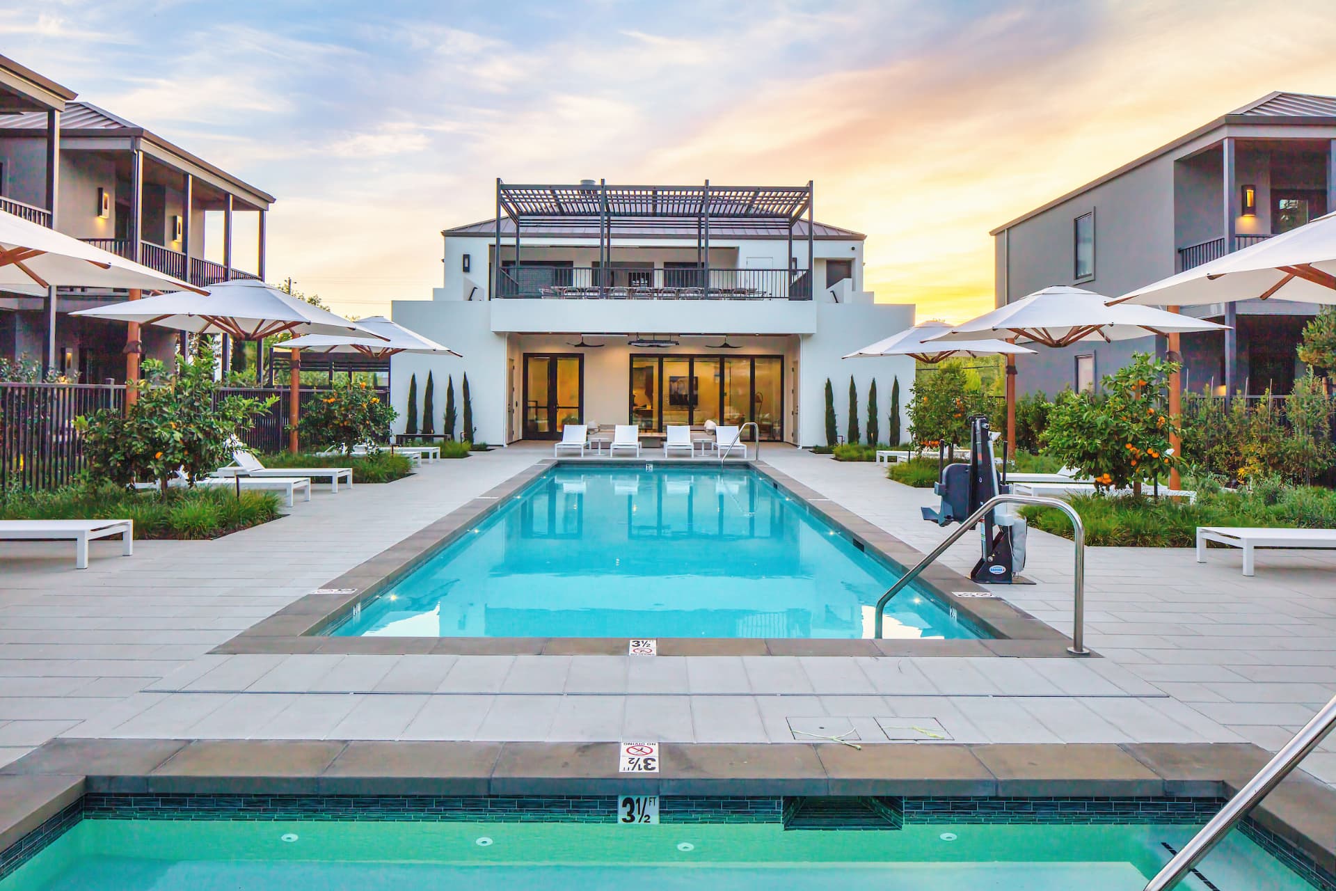 The pool courtyard at Duchamp Healdsburg at sunset.